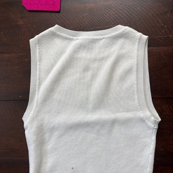White knit sleeveless top - Picture 2 of 3